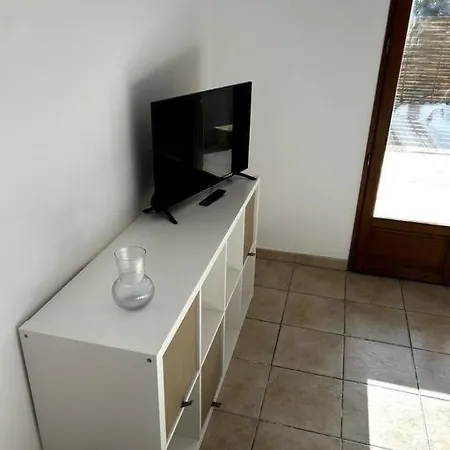 Superbe Appartement Dans Un Mas Nimes Exterior photo